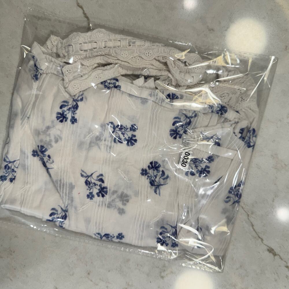 Joie White Blue Ditsy Floral Lace Strap Pintuck Crop Top Cottagecore M Cruise - Picture 12 of 12